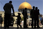 Israeli police attack Palestinians and stop them from entering Al-Aqsa Mosque