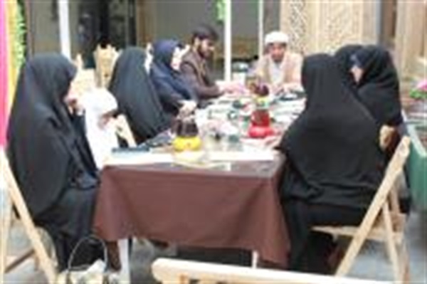 اوّلین نشست تیم ایده پردازی بانوان در دومین فراخوان ایده های مسجدی (فام٢)  در همدان برگزار شد .